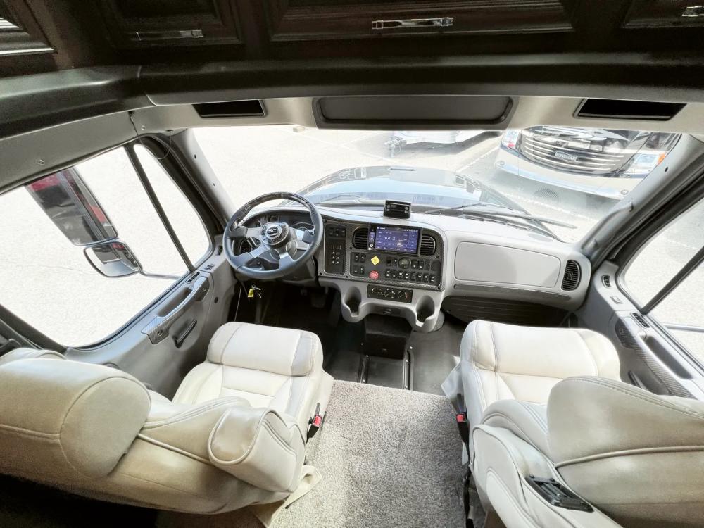 2023 Newmar Supreme Aire 4509 | Photo 8 of 37