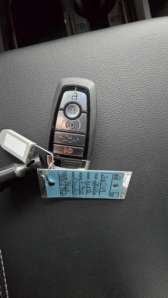 2026 Ford Super Duty F-350 | Photo 24 of 32