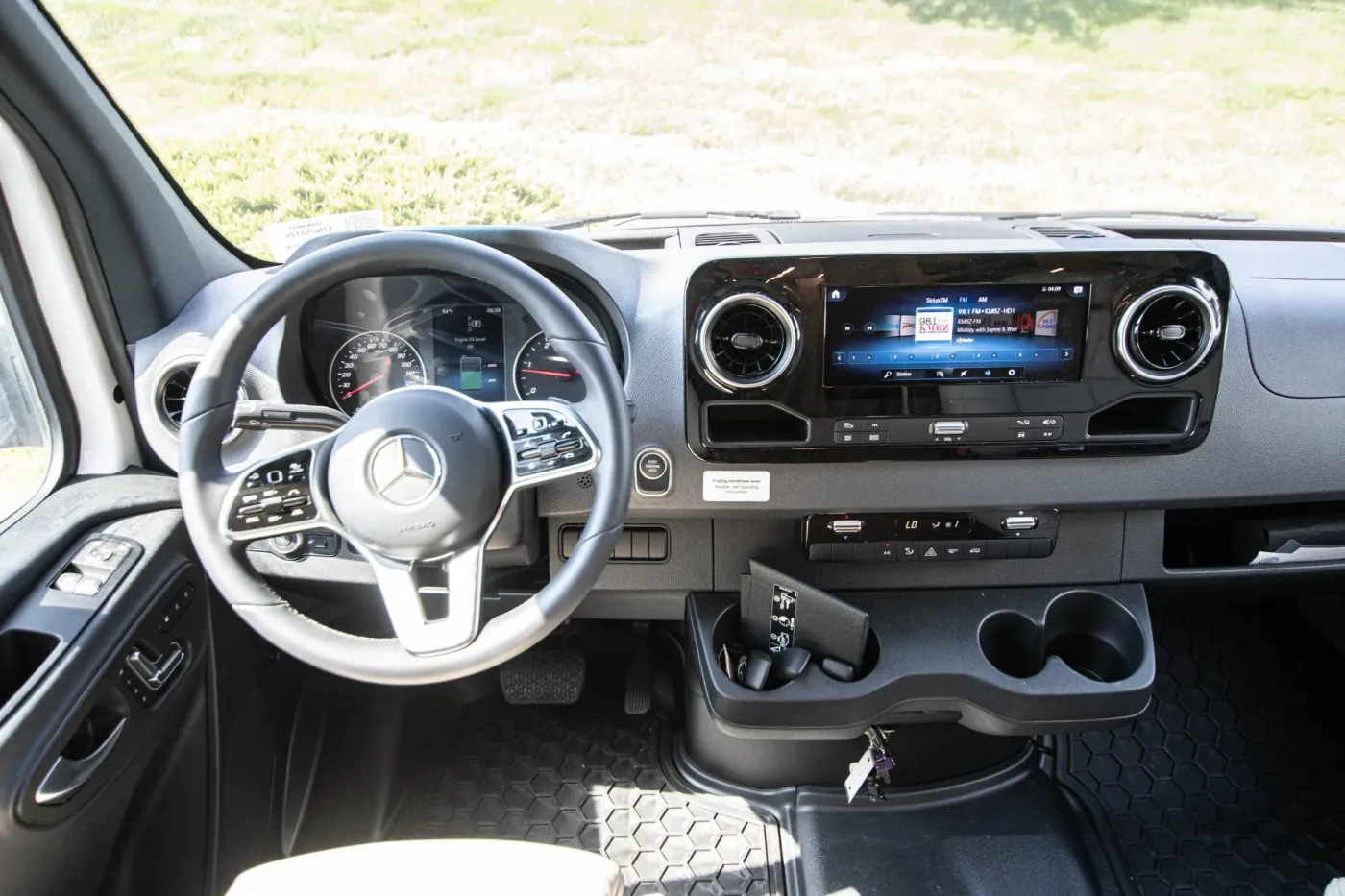 2026 Tiffin Wayfarer 25XLW | Photo 5 of 16