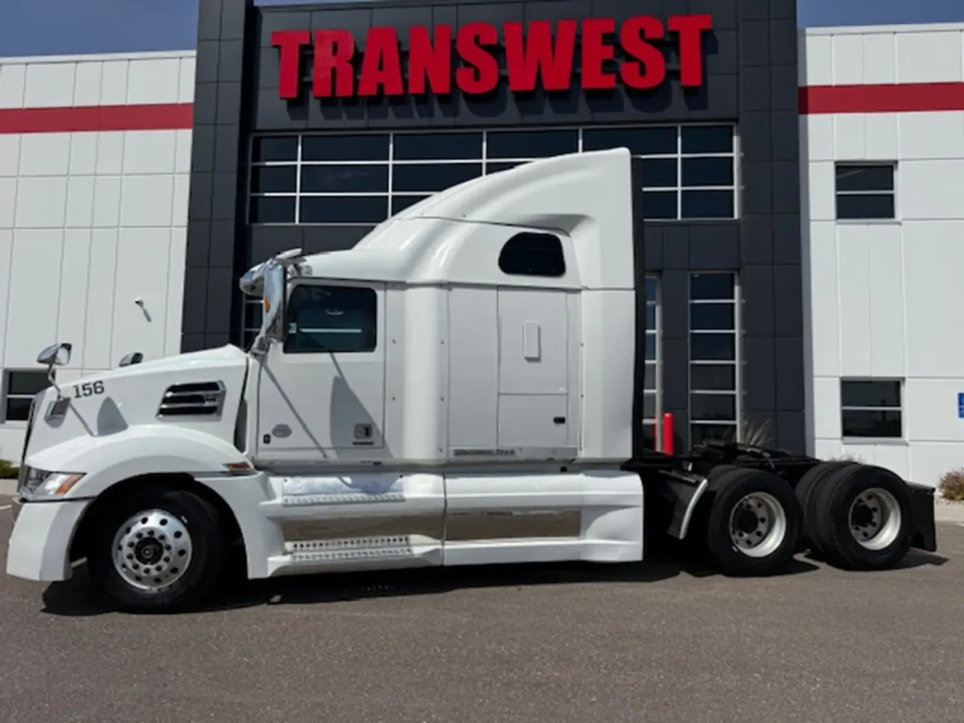 2022 Western Star 5700XE | Photo 2 of 16