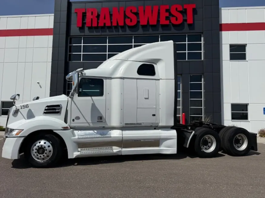 2022 Western Star 5700XE | Photo 2 of 16