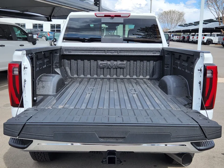 2025 GMC Sierra 2500HD SLT | Photo 16 of 32