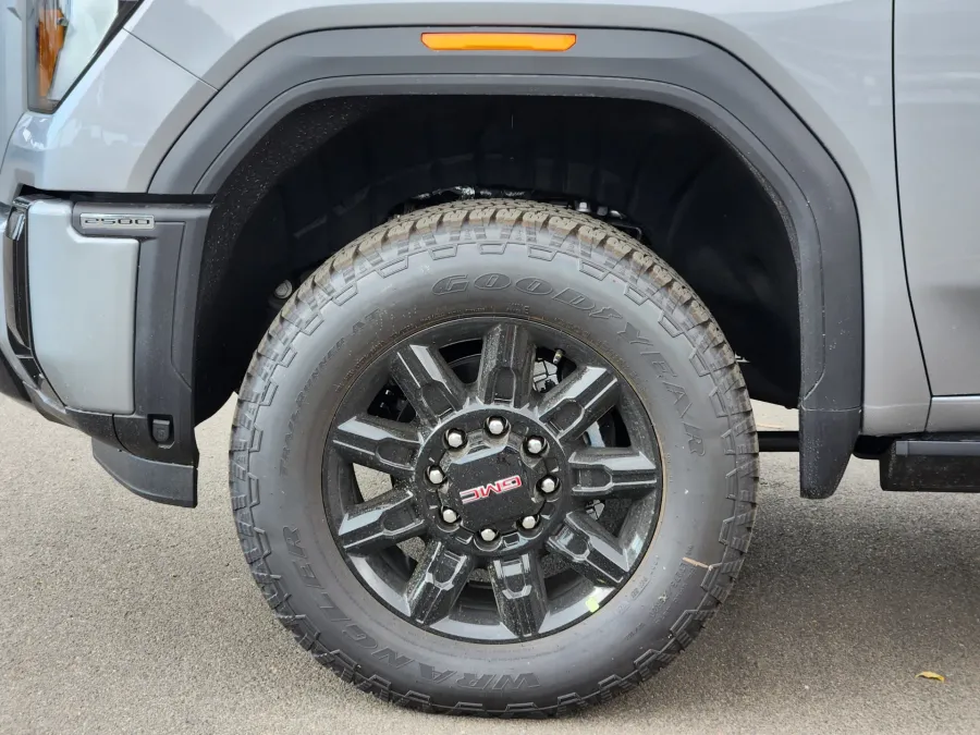 2025 GMC Sierra 2500HD AT4 | Photo 21 of 31