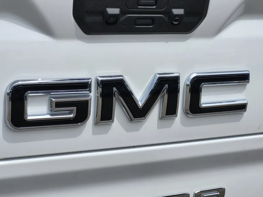 2026 GMC Sierra 1500 Elevation | Photo 10 of 24