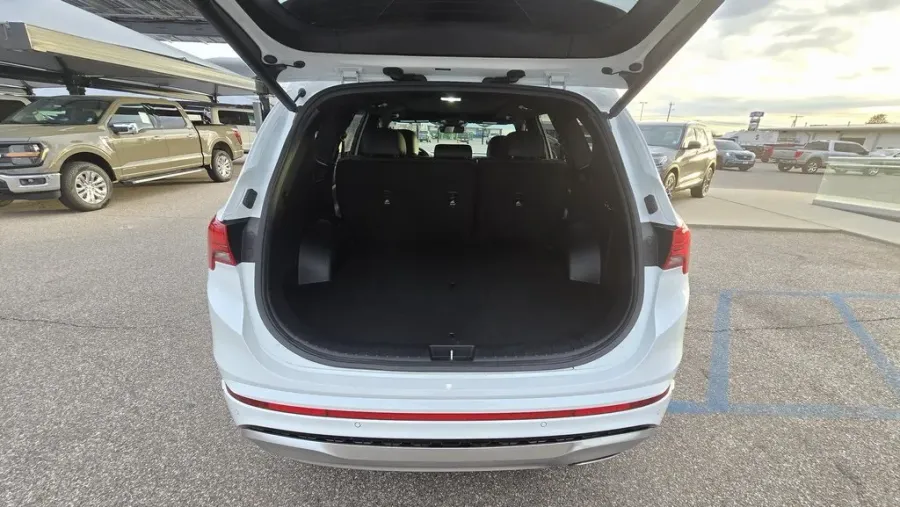 2022 Hyundai Santa Fe | Photo 8 of 33