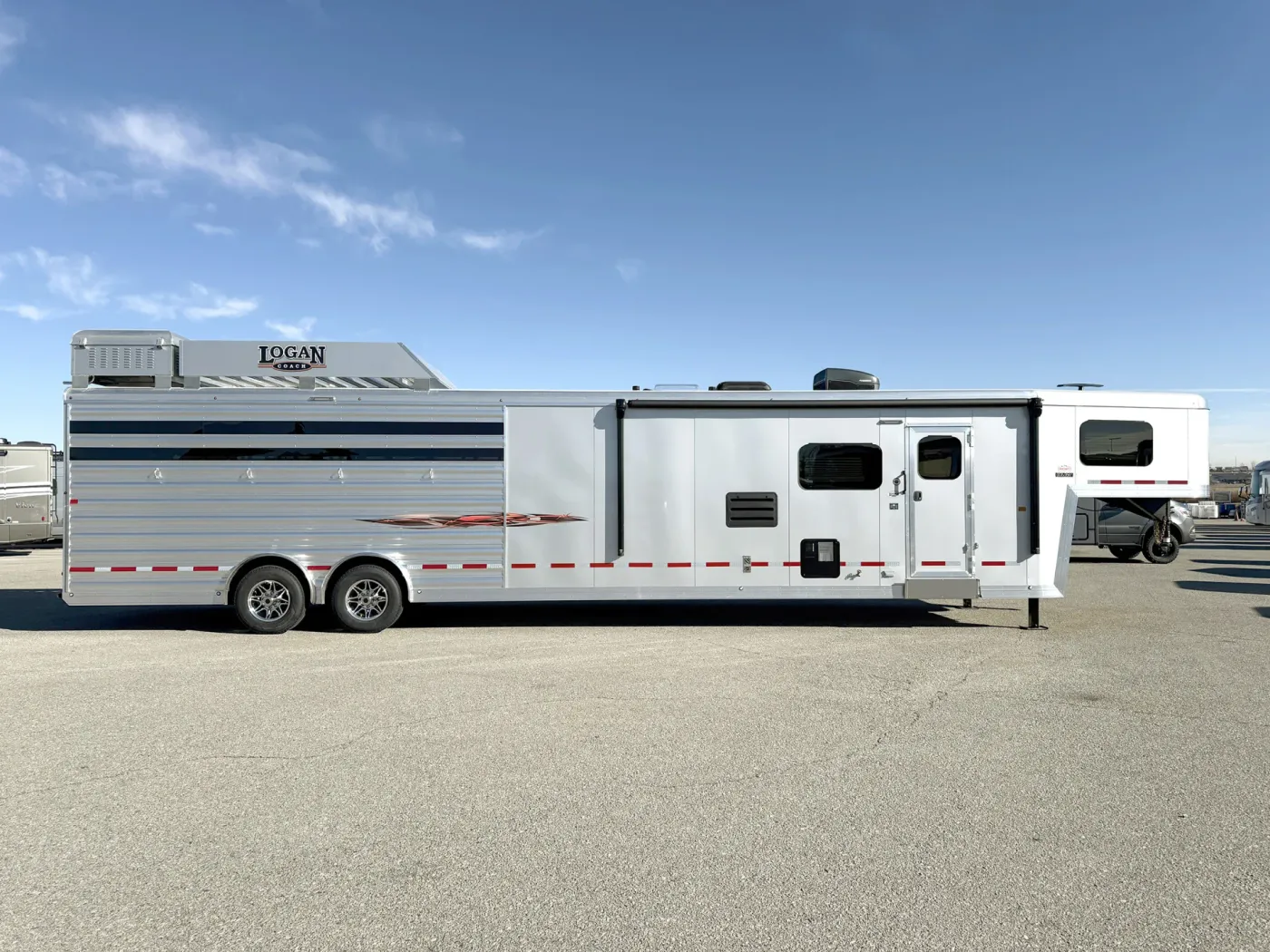 2026 Logan Coach Select 814 Stock Combo | Photo 3 of 25