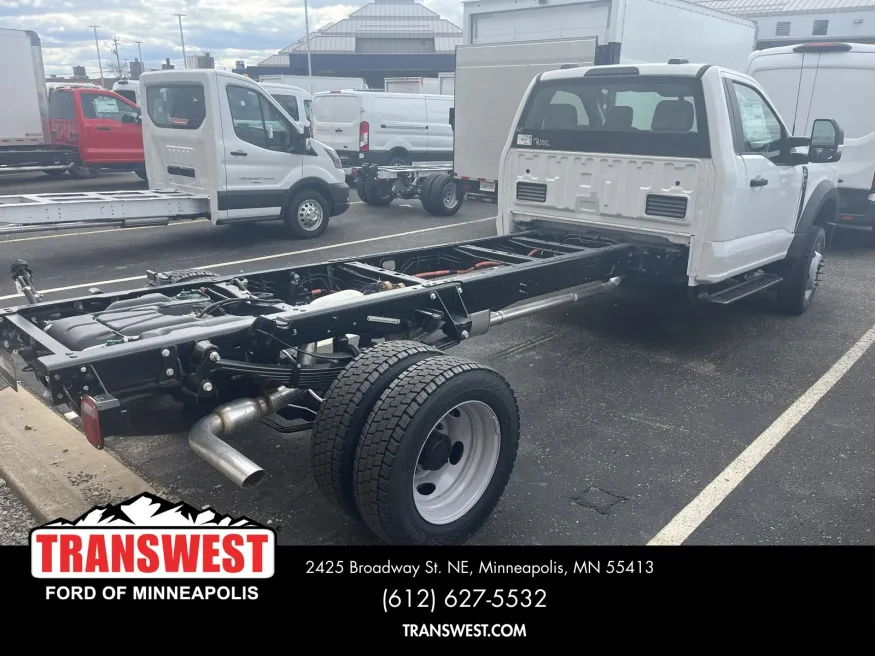 2025 Ford Super Duty F-550 | Photo 2 of 2