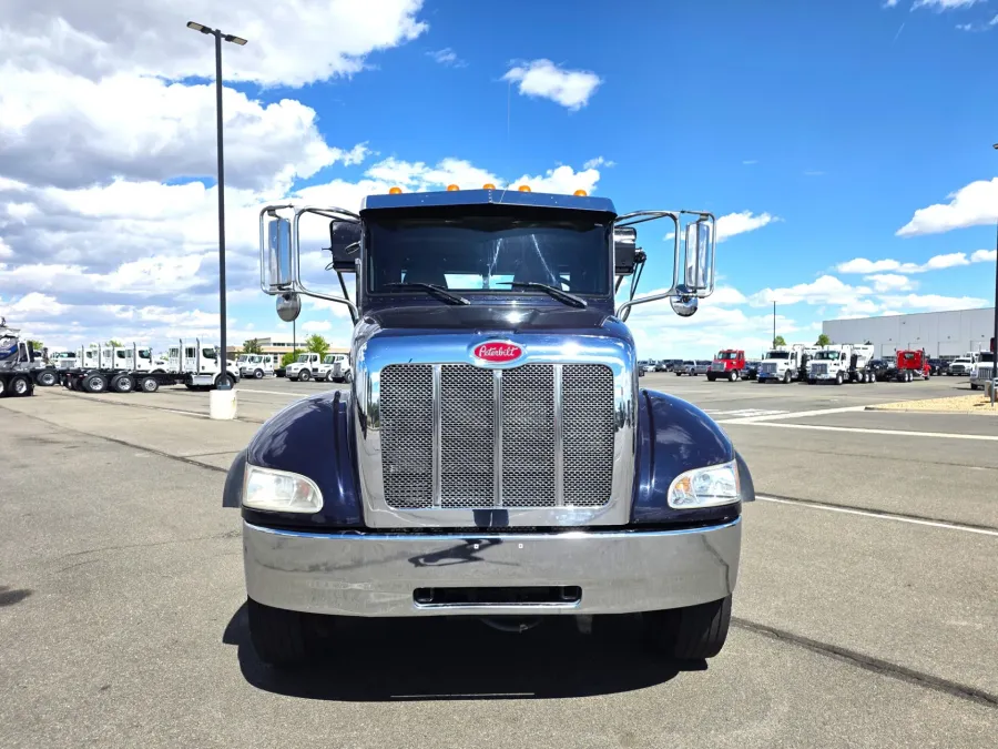 2022 Peterbilt 337 | Photo 2 of 23