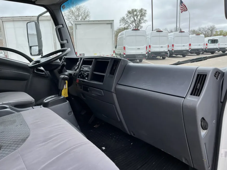 2015 Isuzu NPR | Photo 6 of 18