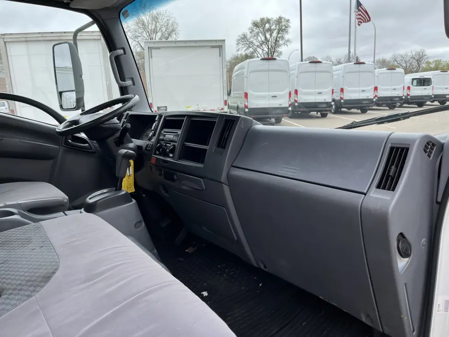 2015 Isuzu NPR | Photo 6 of 18