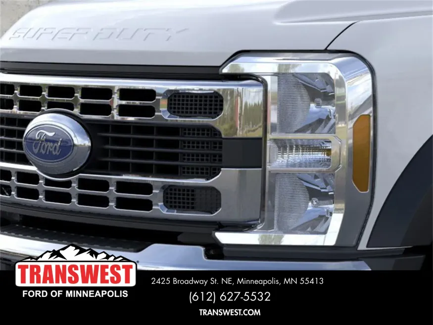 2025 Ford Super Duty F-550 | Photo 17 of 22
