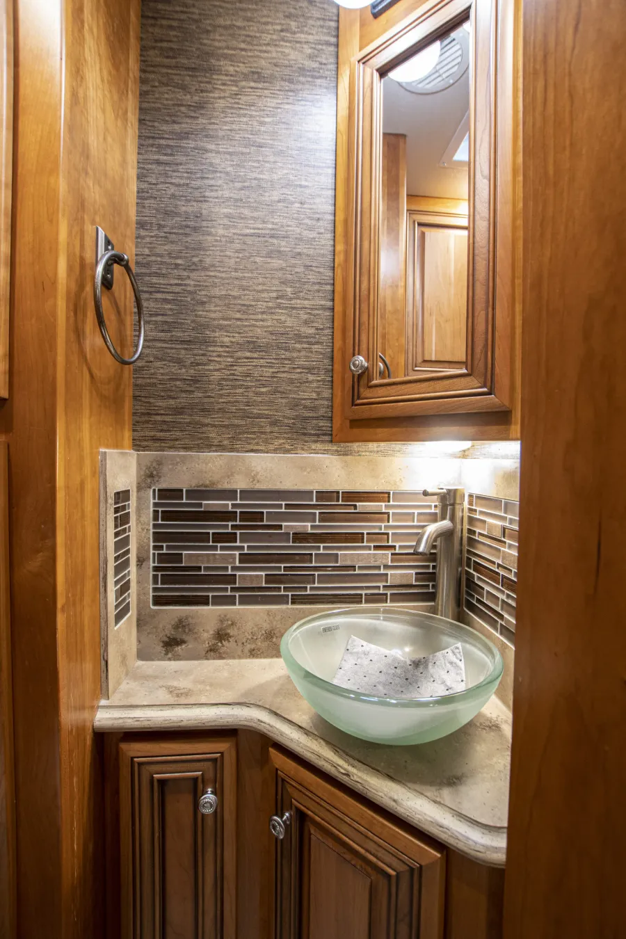 2015 Newmar Dutch Star 4018 | Photo 21 of 32