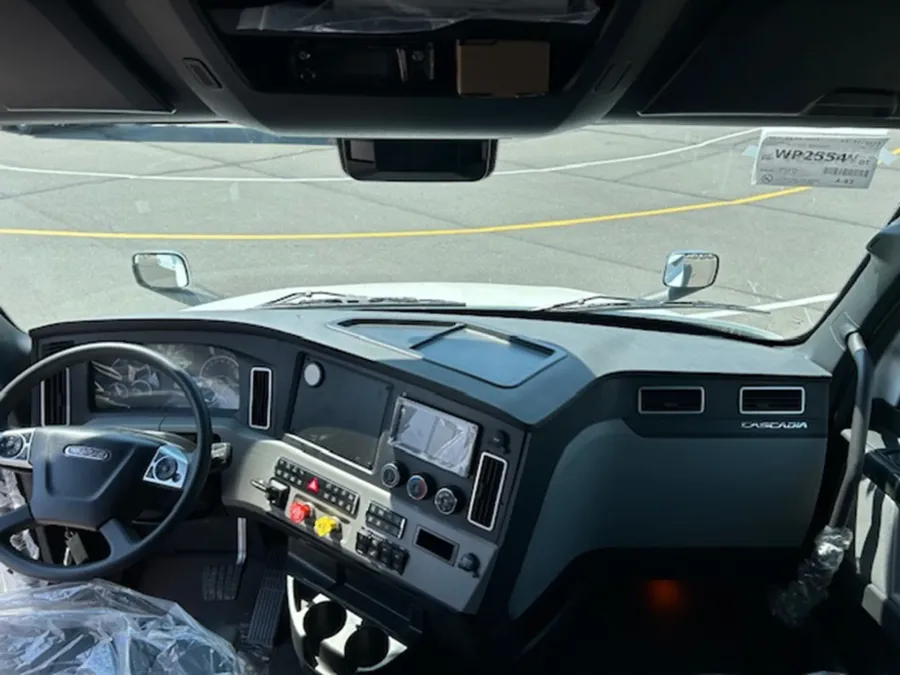 2026 Freightliner Cascadia 126 | Photo 15 of 18