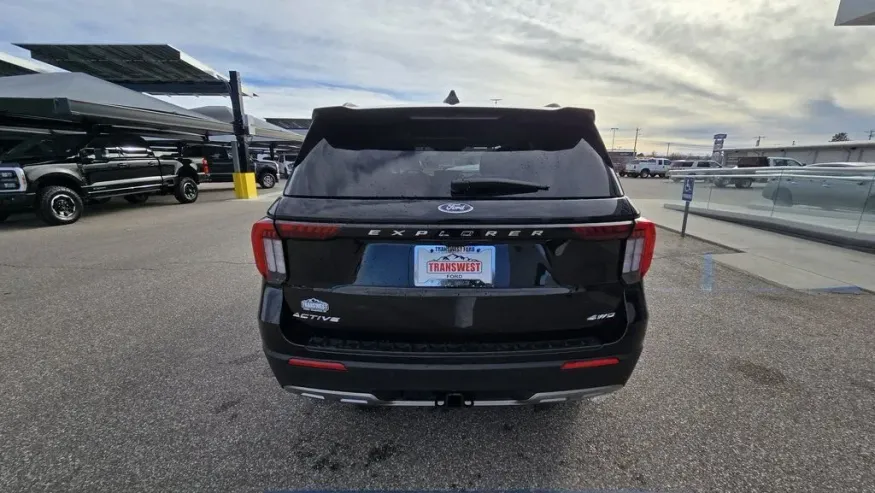 2026 Ford Explorer | Photo 7 of 32