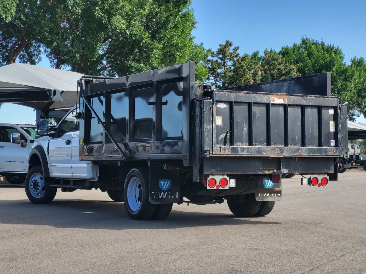 2022 Ford Super Duty F-550 | Photo 4 of 24