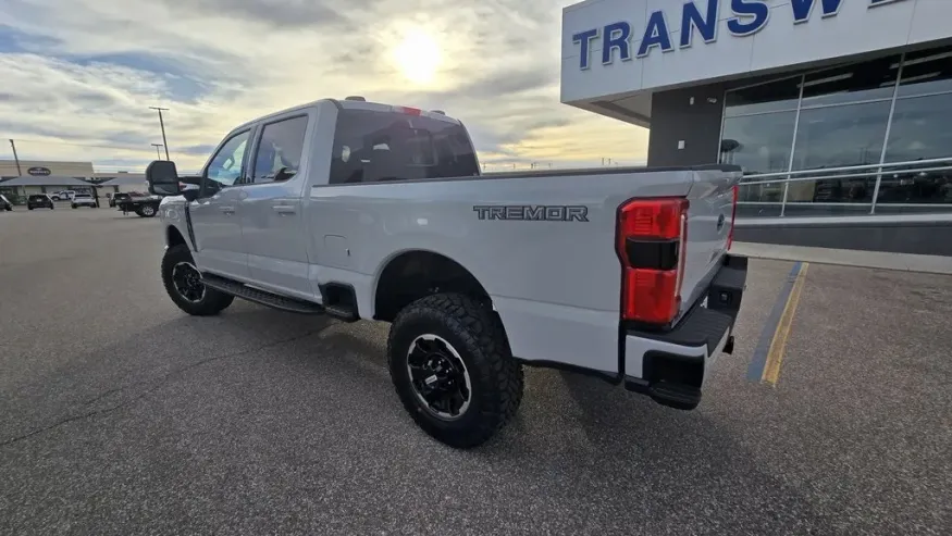 2026 Ford Super Duty F-350 | Photo 6 of 30