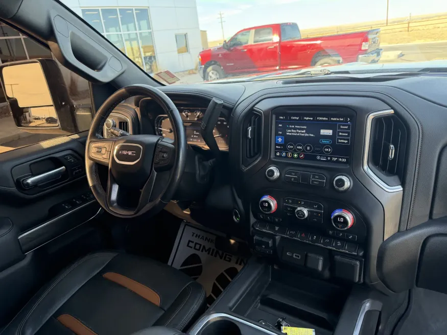 2022 GMC Sierra 2500HD AT4 | Photo 14 of 23