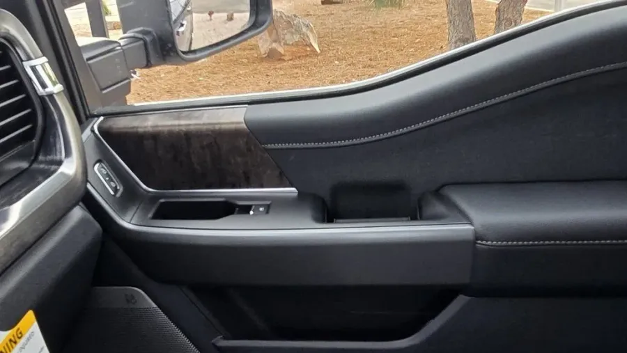 2026 Ford Super Duty F-350 | Photo 33 of 36