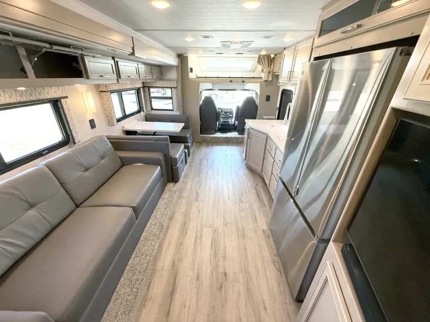 2024 Renegade Verona 40VRB | Photo 4 of 5