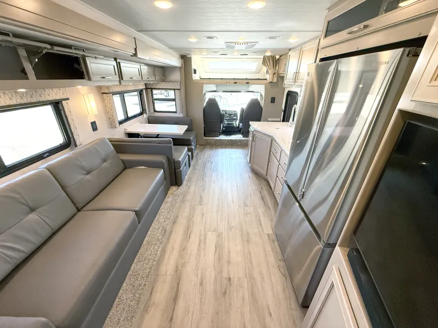 2024 Renegade Verona 40VRB | Photo 4 of 5