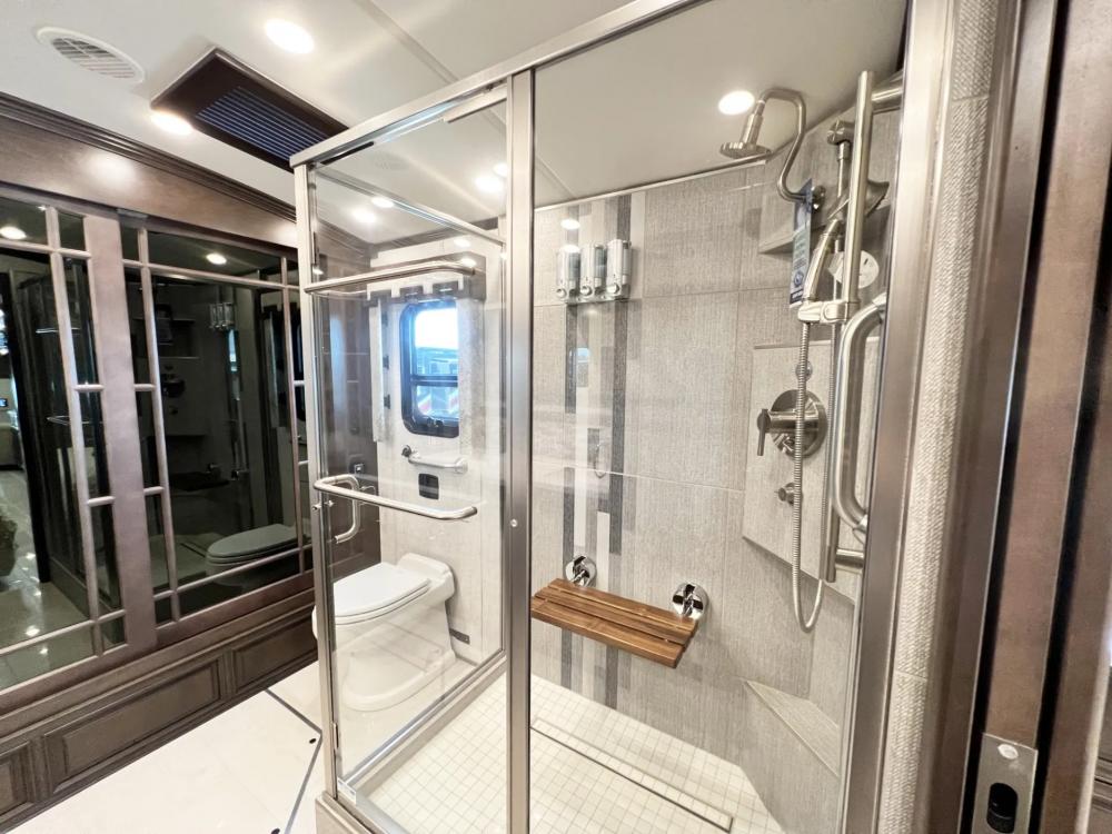 2023 Newmar London Aire 4521 | Photo 17 of 36