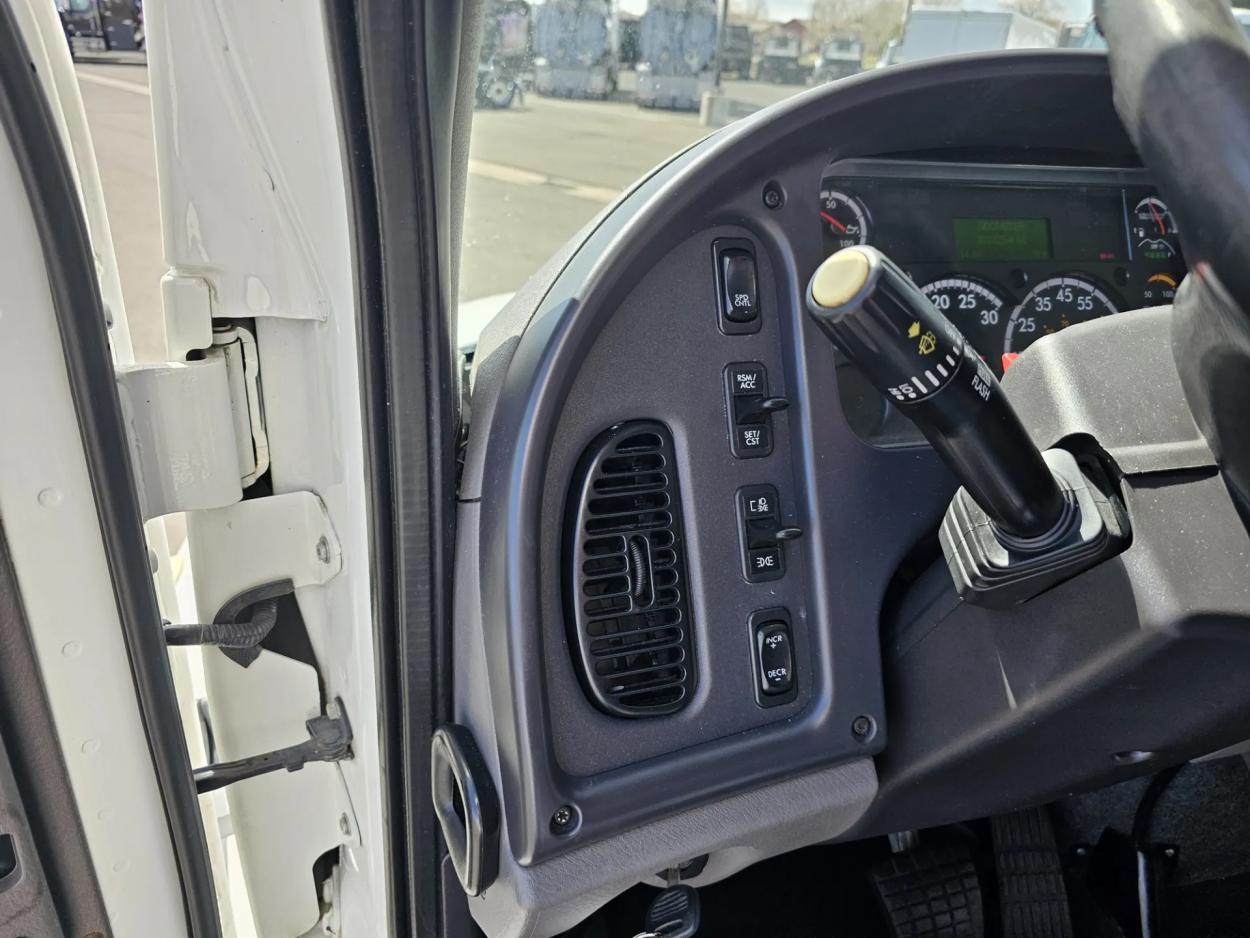 2018 Freightliner M2 106 | Photo 14 of 20