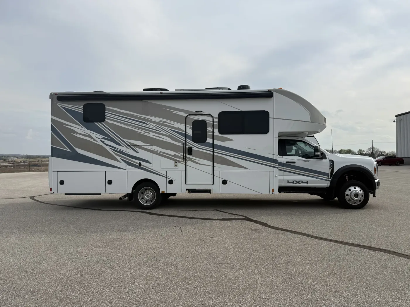 2026 Renegade Veracruz 32VDS | Photo 3 of 34