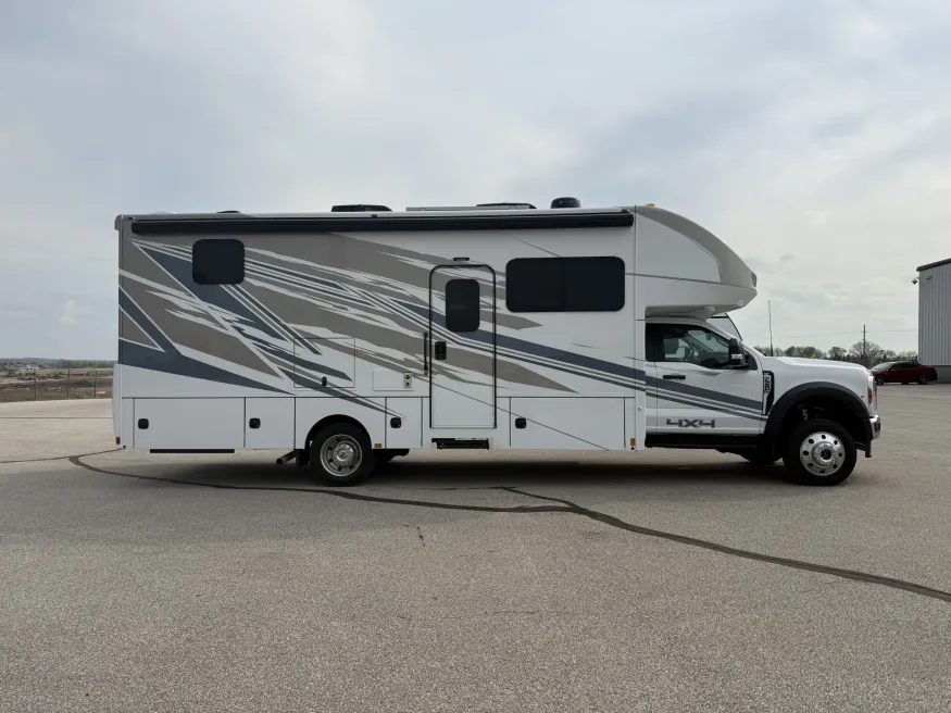 2026 Renegade Veracruz 32VDS | Photo 3 of 34