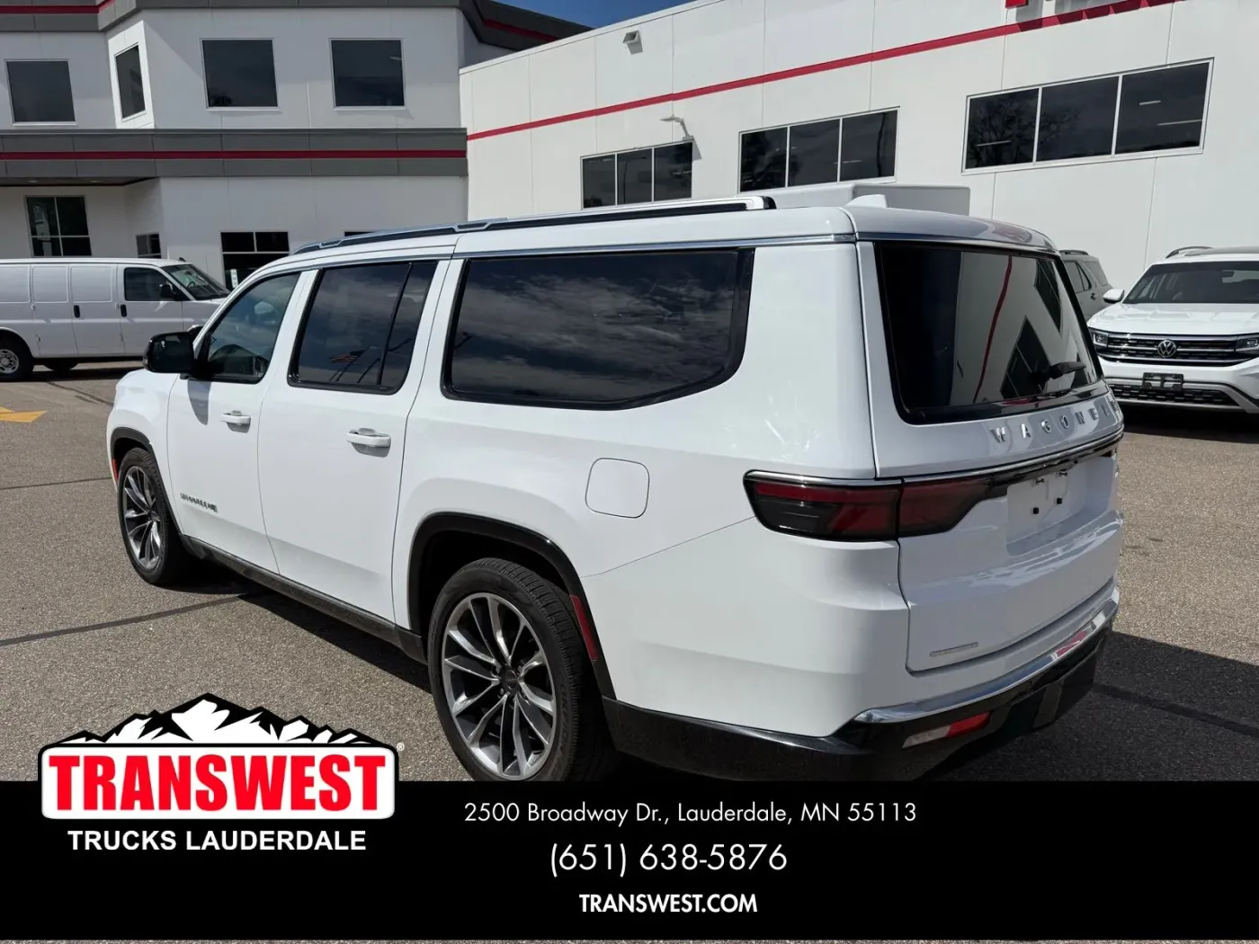 2023 Jeep Wagoneer L Series III | Photo 2 of 23