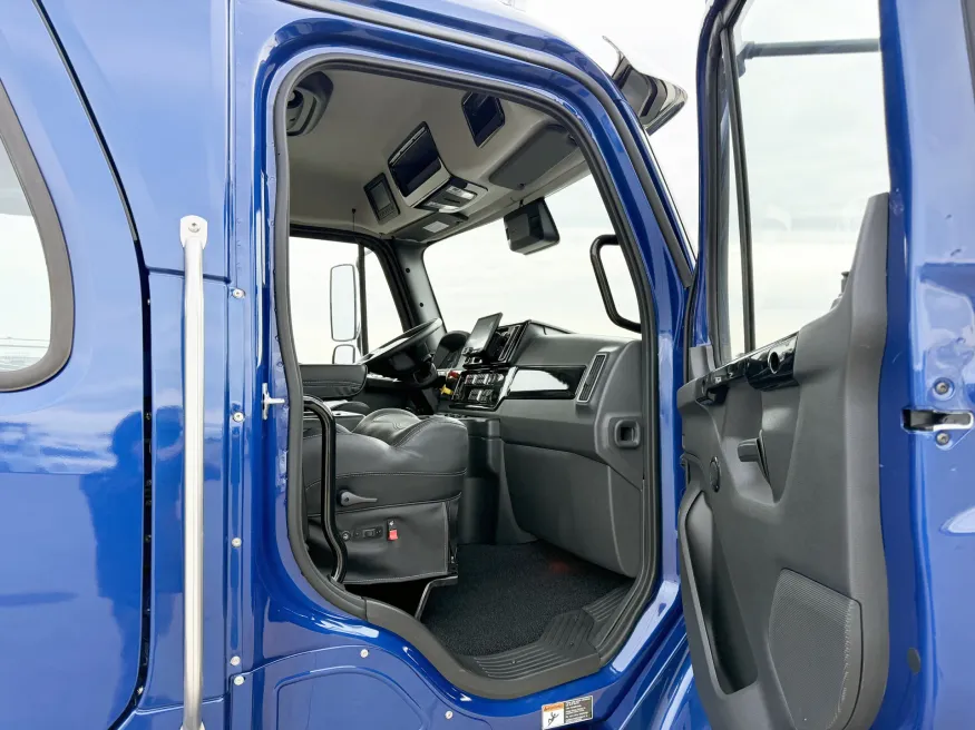 2025 Freightliner M2 106 Plus Summit Hauler | Photo 21 of 24