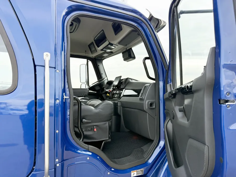 2025 Freightliner M2 106 Plus Summit Hauler | Photo 21 of 24