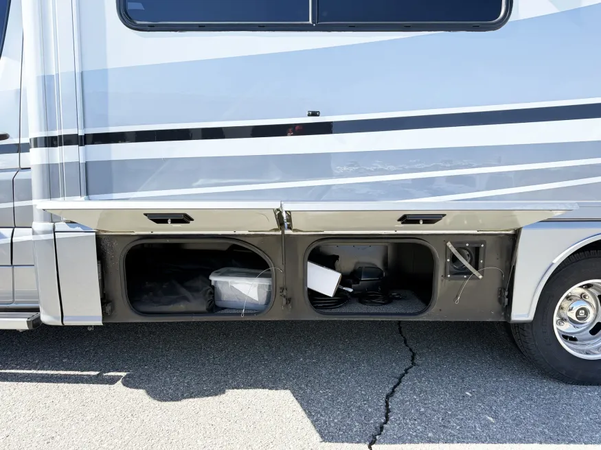 2019 Winnebago Navion 24J | Photo 22 of 24