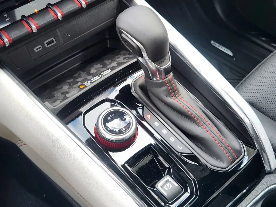 2026 GMC Canyon 4WD AT4X | Photo 14 of 25