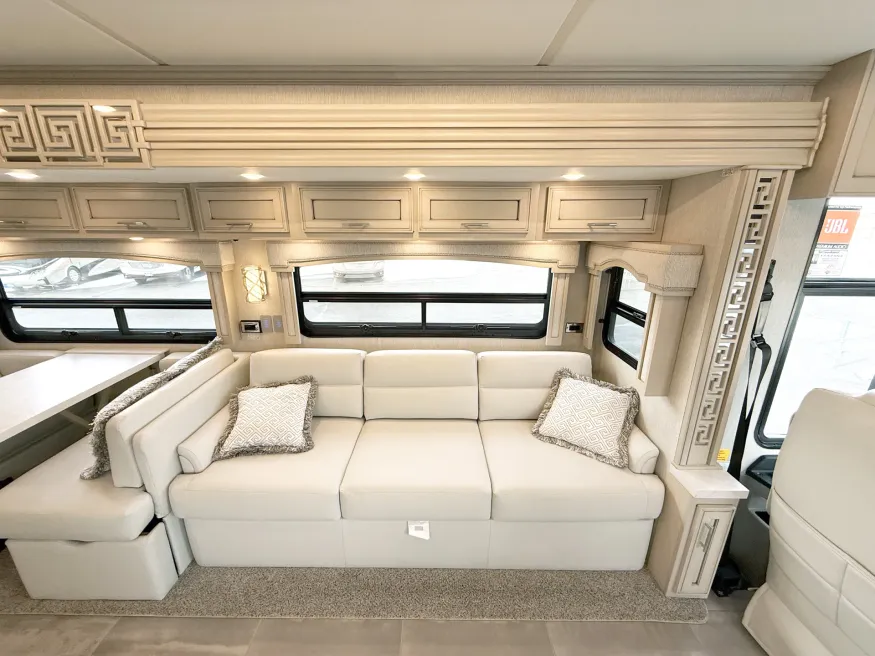 2023 Newmar Ventana 4326 | Photo 8 of 34