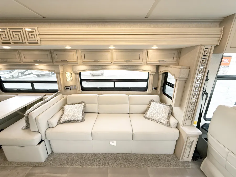 2023 Newmar Ventana 4326 | Photo 8 of 34