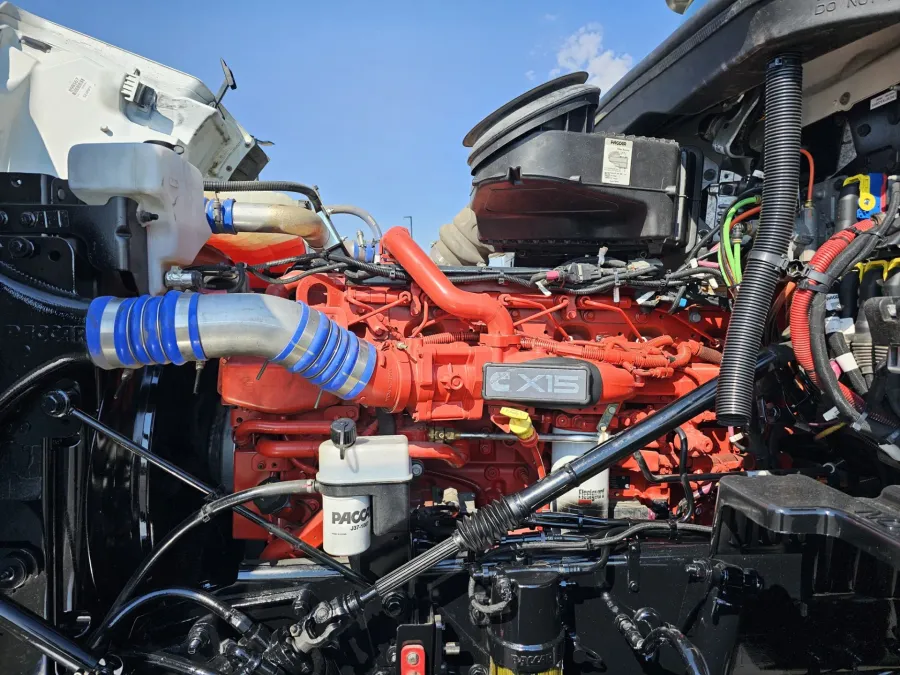 2024 Peterbilt 567 | Photo 12 of 19