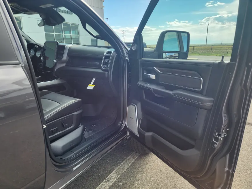 2025 RAM 3500 Laramie | Photo 14 of 26