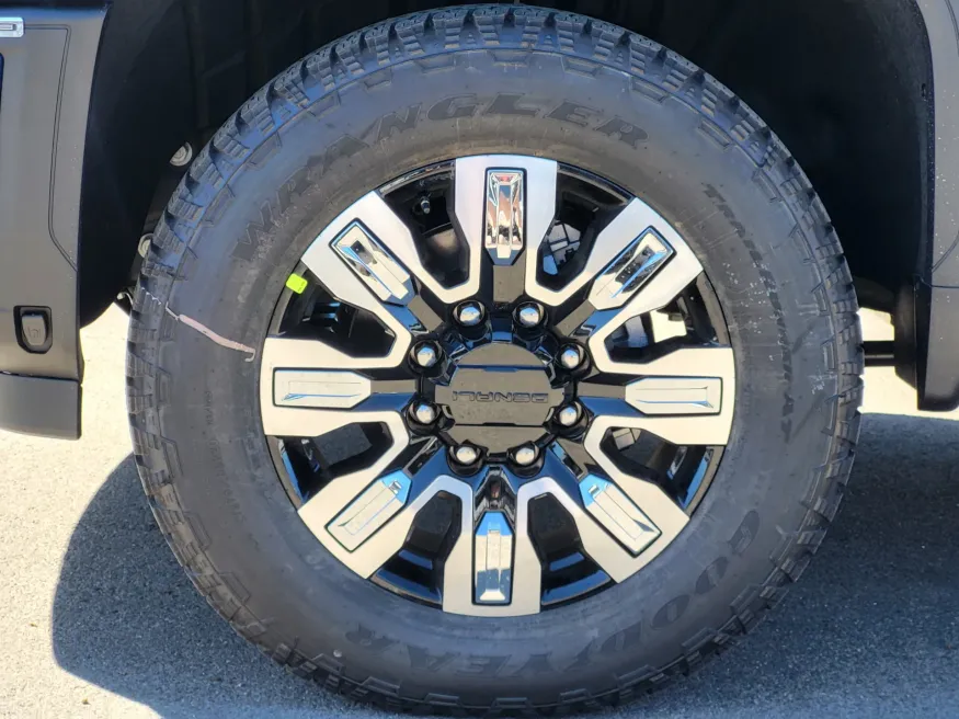 2026 GMC Sierra 2500HD Denali | Photo 9 of 25