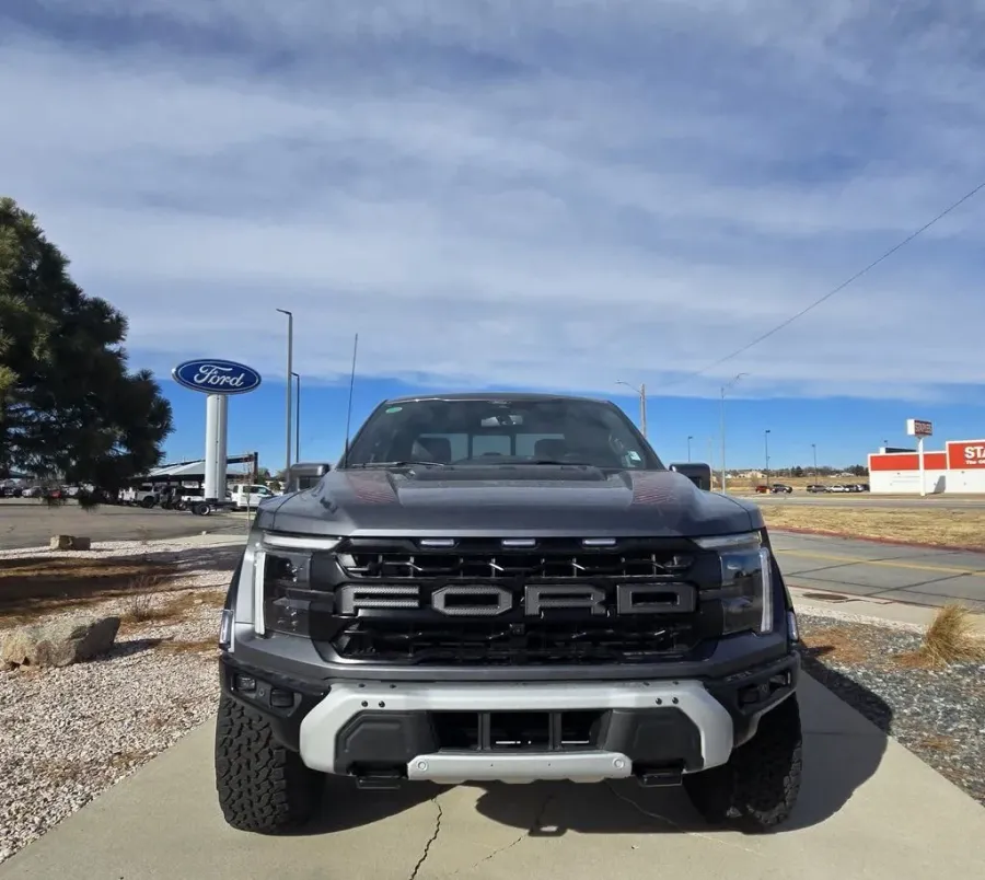 2025 Ford F-150 | Photo 2 of 32