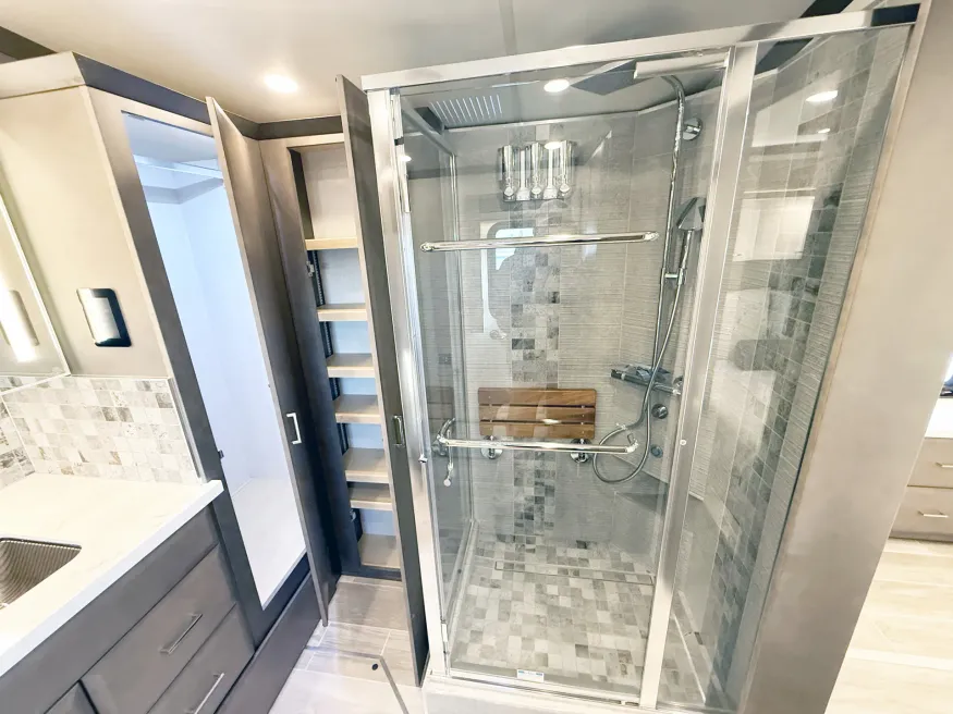 2026 Newmar Mountain Aire 4118 | Photo 19 of 31