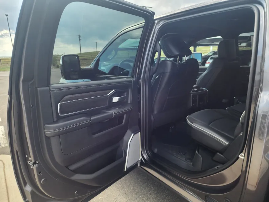 2025 RAM 3500 Laramie | Photo 11 of 26