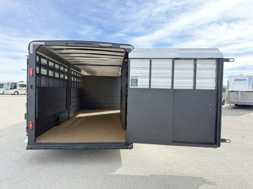 2026 Logan Coach Stock Combo | Photo 13 of 19