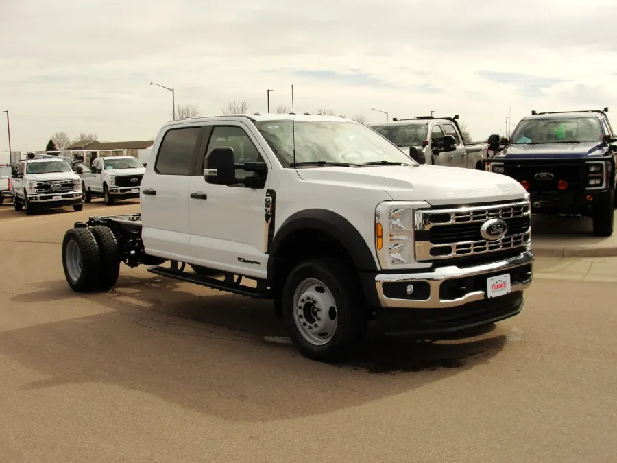 2026 Ford Super Duty F-550 | Photo 13 of 26