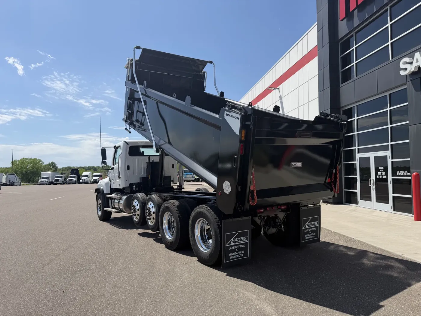 2027 Freightliner 114SD | Photo 2 of 12