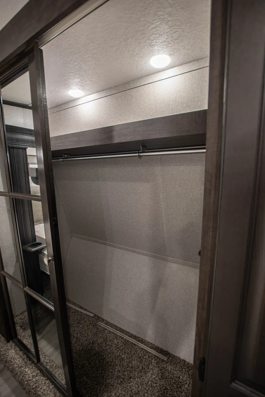 2022 Coachmen Brookstone 398MBL | Photo 27 of 27