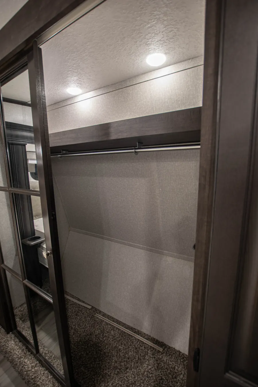 2022 Coachmen Brookstone 398MBL | Photo 27 of 27