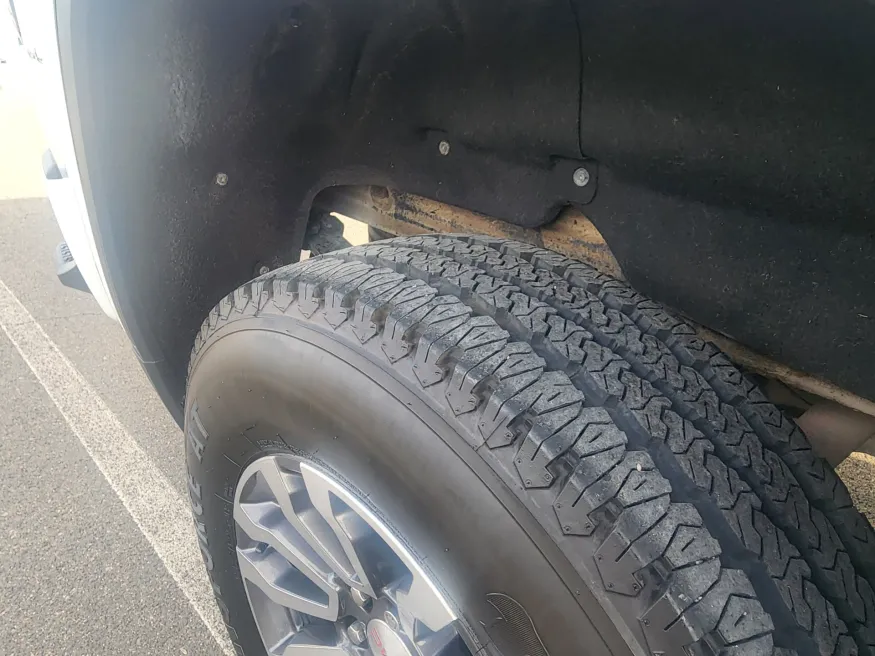 2020 GMC Sierra 1500 AT4 | Photo 9 of 28