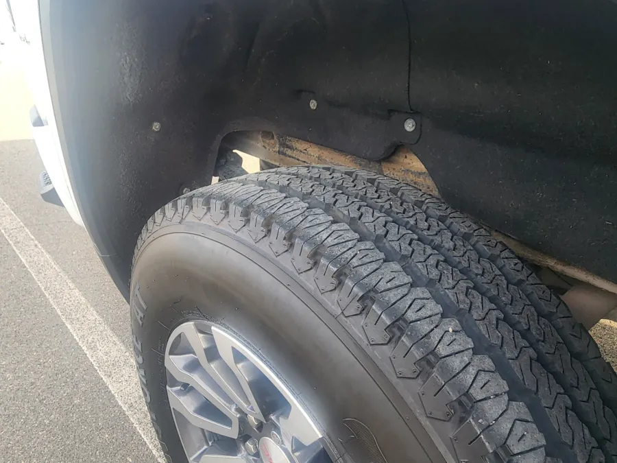 2020 GMC Sierra 1500 AT4 | Photo 9 of 28