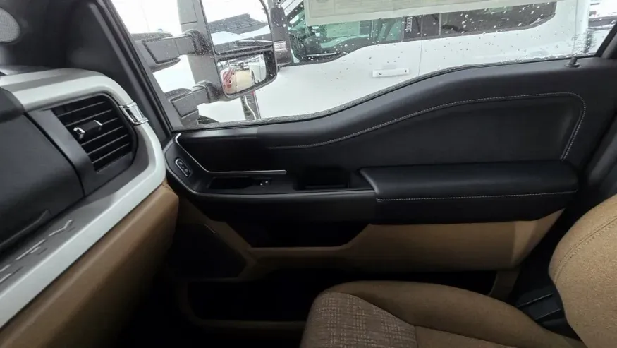 2026 Ford Super Duty F-350 | Photo 27 of 30