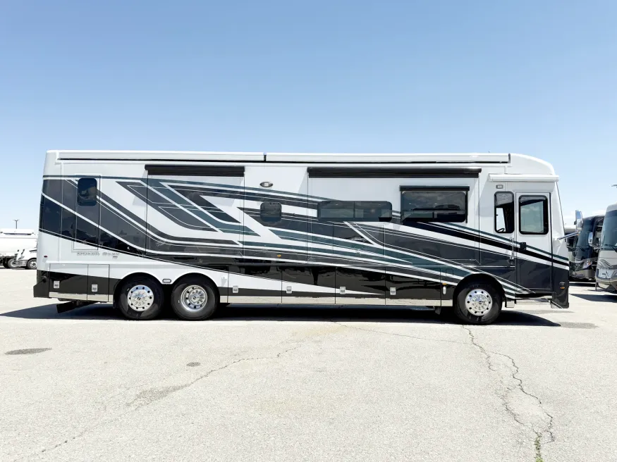 2026 Newmar Dutch Star 4081 | Photo 2 of 32